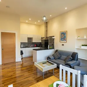 New 2 Bed With Stunning Views Of Arthur Seat Mountain Appartement