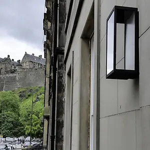 Nine Edimburgo